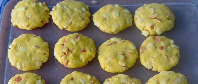 糯米粉里加2个苹果,居然这么好吃,酸甜可口,每次上桌就抢光