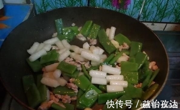 这菜一斤相当于15个鸡蛋,我遇到从不还价,识货的都会买回家吃