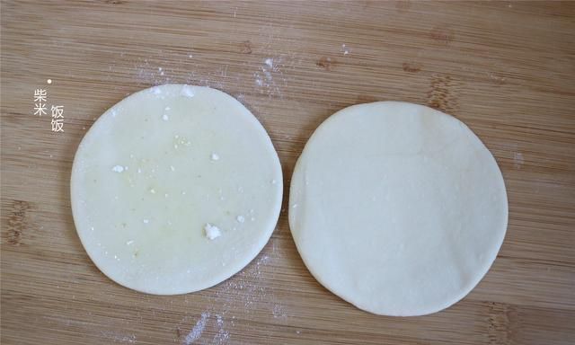 我家常做的快手早餐饼,一锅出两张,柔软筋道,卷上菜可香了