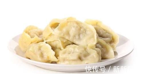 鲜嫩|包白菜饺子，调馅时用上这一招，白菜不出水，饺子鲜嫩多汁很好吃
