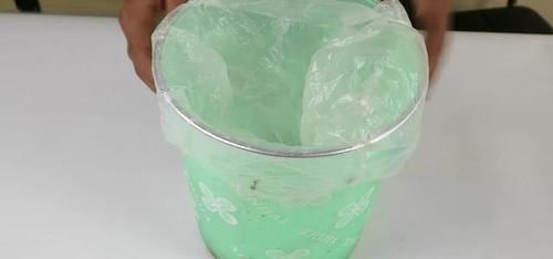 用了20年垃圾桶，才知道塑料瓶盖放垃圾桶上的好处，创意又实用