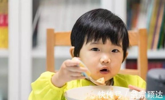 金棘末|医生再次强调:别再这样喂孩子,容易积食不说,还影响大脑发育!