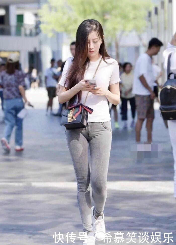 “烂大街”的牛仔裤,以新面貌示人,穿出了与众不同的美!