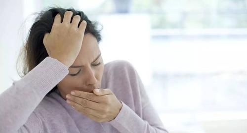 癌细胞|“肺癌”来临时，睡觉会出现3个异常“征兆”，可自测别忽略