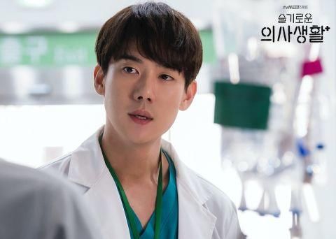 是时候重刷了 机智医生生活 第1集里柳演锡正元的秘密是
