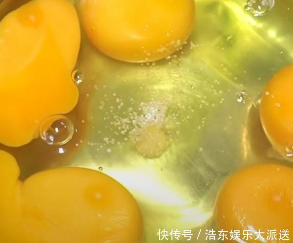 鲜香|“韭菜炒鸡蛋”有诀窍,这样做出来的鸡蛋鲜香,韭菜翠绿,真香