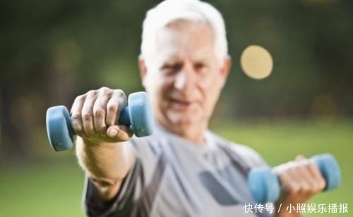 多喝|此物是尿酸的“小冤家”,多喝一点尿酸会多降一点,希愿你早清楚