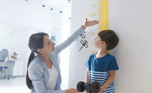 豆豆|“妈矮矮一窝”?别被骗了,这些方面功课做足,孩子个头不会太矮