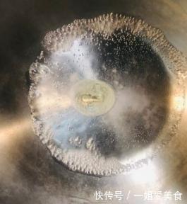 炒青菜,用油炒还是用水炒大厨教你1个小妙招,青菜好吃不油腻