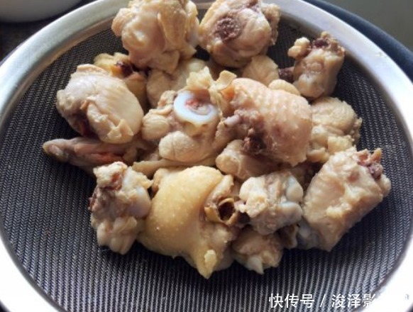 软嫩|炖鸡汤,别只知道焯水!30年大厨教你3招,肉质鲜香软嫩,无腥味