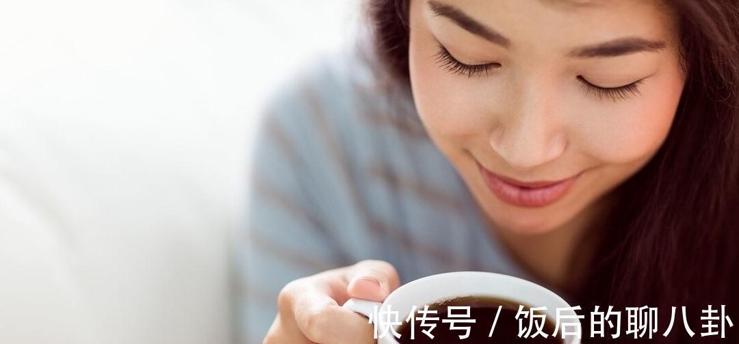 母乳|3类食物哺乳期要少吃,母乳变差娃遭罪,还可能导致宝宝断粮