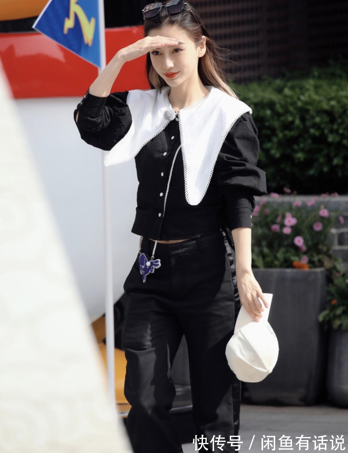 孩子|baby扎双马尾哪像孩子妈,两件T恤叠着穿赶时髦,配热裤细腿抢镜