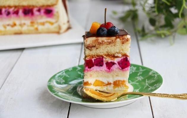 生日蛋糕自己做，想吃什么加什么，过一个不一样的生日