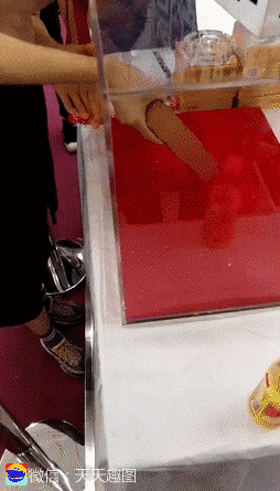 |搞笑GIF段子:嗯,就是这个味!