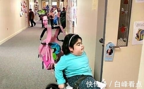 希洛|现实美人鱼女孩:没有双腿长了“人鱼尾”,却从未停止摇摆尾巴