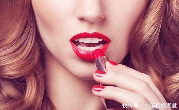 约会时,建议女生包包里带上这6样小东西,安全好用不尴尬