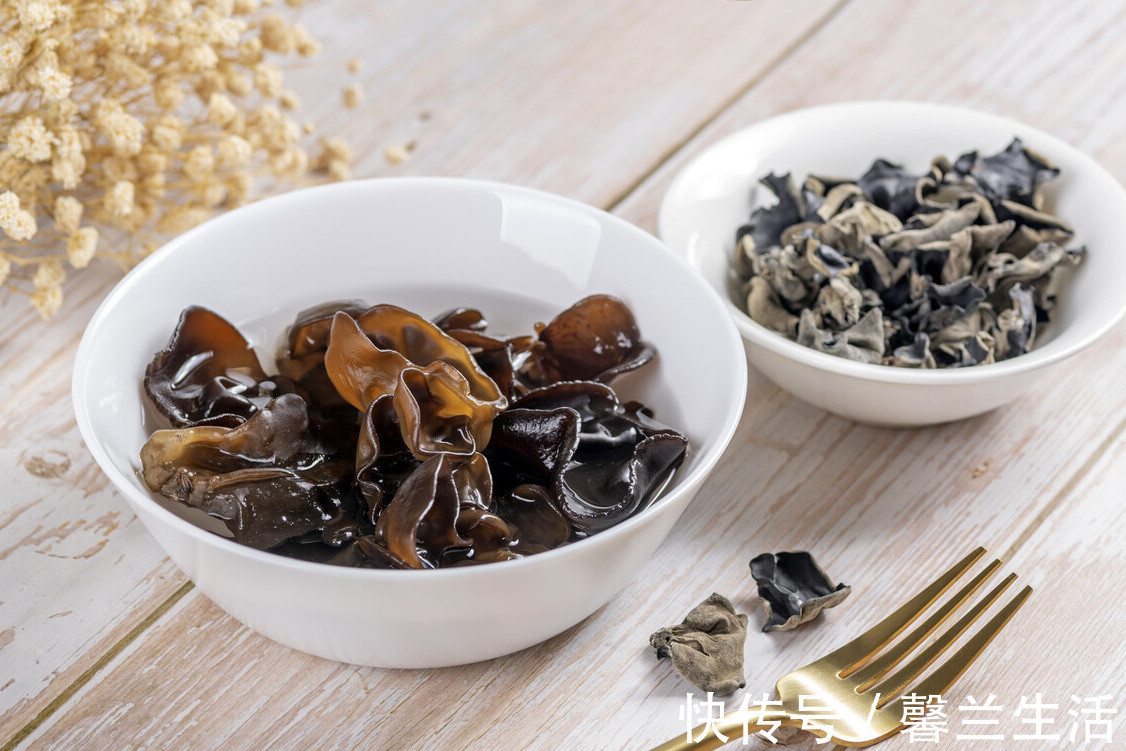 小苏打|泡发木耳,不要再用冷水了,大厨教你一招,泡发速度快,还很干净