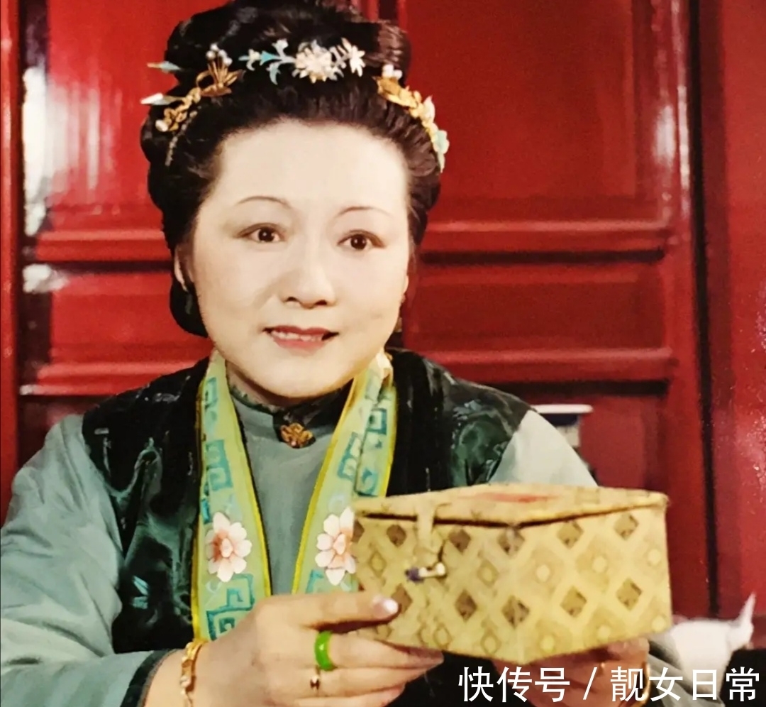 冷子兴@惊天逆转,乌进孝交租,牵扯出贾珍的无奈和荣国府的一群蛀虫