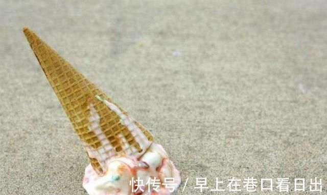 熊孩子|5岁孩子把冰淇淋掉地上,妈妈的教育方式,惊艳到了众人!