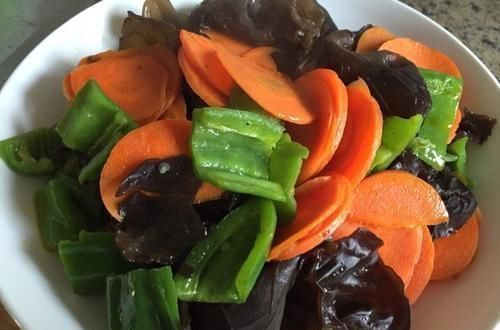 黑木耳和此物一起炒,保护肠胃,血管通畅无阻,眼睛也明亮了