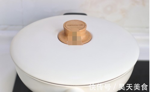 这道菜孩子们都爱吃,跟米饭是绝配,好吃易做,冬天吃最好