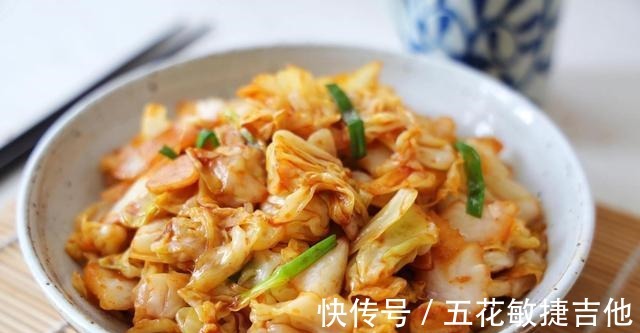 脆爽|包菜这样做,真的太下饭了,简直吃上瘾了,脆爽可口,做法也简单!