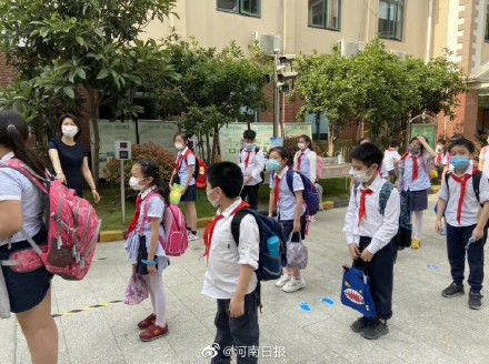 低风险|在郑州以外的低风险地区的中小学幼儿园师生于8月15日返郑