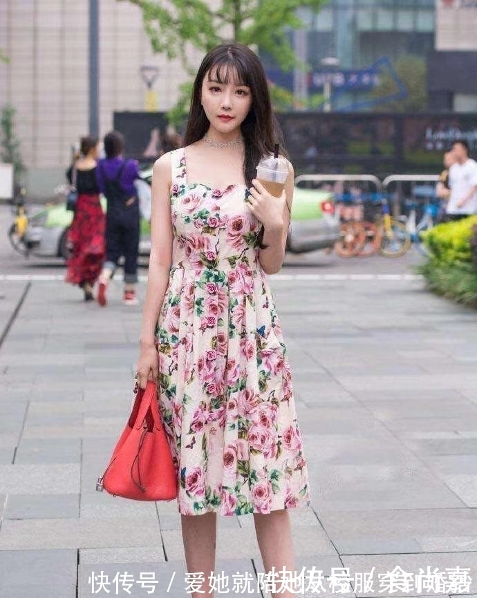 大姐姐|街拍:稳重韵味十足的大姐姐,丰腴有致,前卫穿搭总有适合你的!