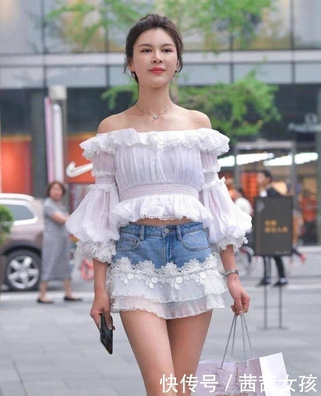 搭配|小姐姐修身版波点连衣裙,给人的感觉,却是很复古很港风