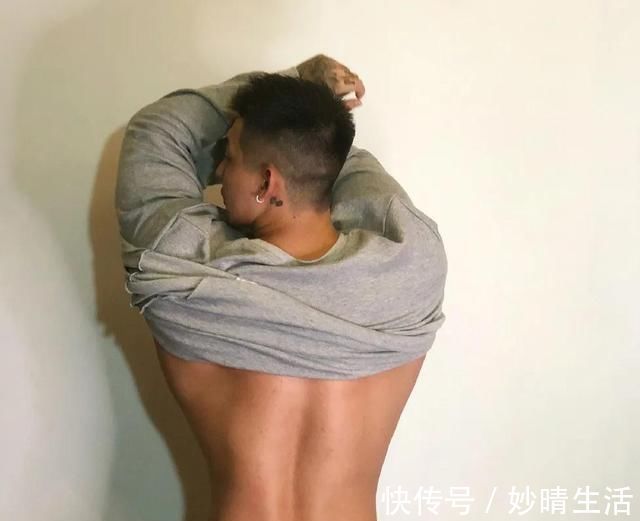 妹子|“帅和尚”露大肌肉迷倒无数妹子,网友:和尚界的王力宏