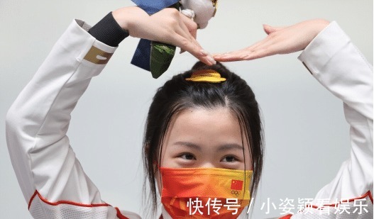 发卡|女生穿搭不止有衣服包包，发卡搭配可不能少，看时尚博主们怎样搭