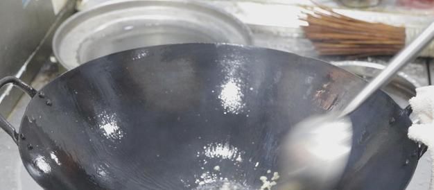 土豆丝里打2鸡蛋,没想到这么好吃,我家隔天就想吃,出锅被抢光