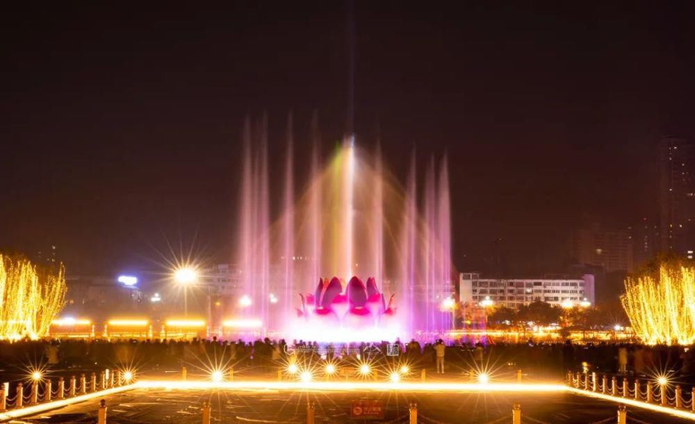 中年|乐山的夜景，好惊艳！