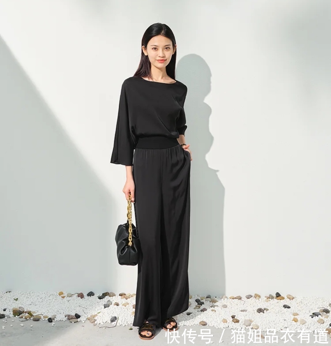 夏季|穿不够的黑色,它的夏季“时髦秘诀”在此,照着学好美