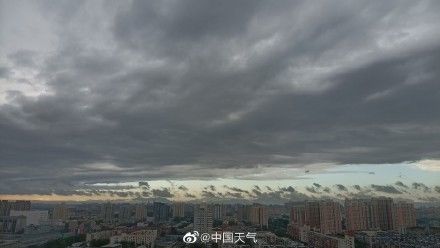 北京|雨后北京天空如水墨画