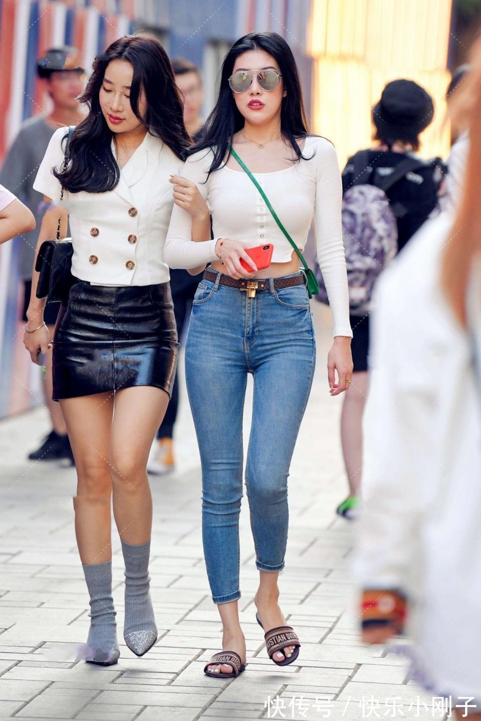 气质 非常有气场的气质美女,内敛而不内向,总感觉一直在对着我笑好甜