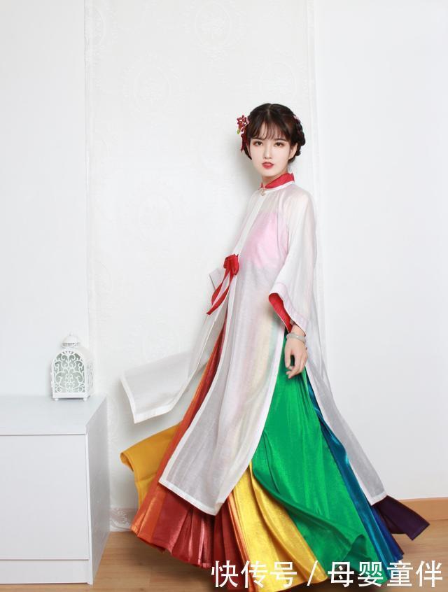 元素|最近火了一种叫“彩虹”的汉服,新奇又好看,路人也喜欢