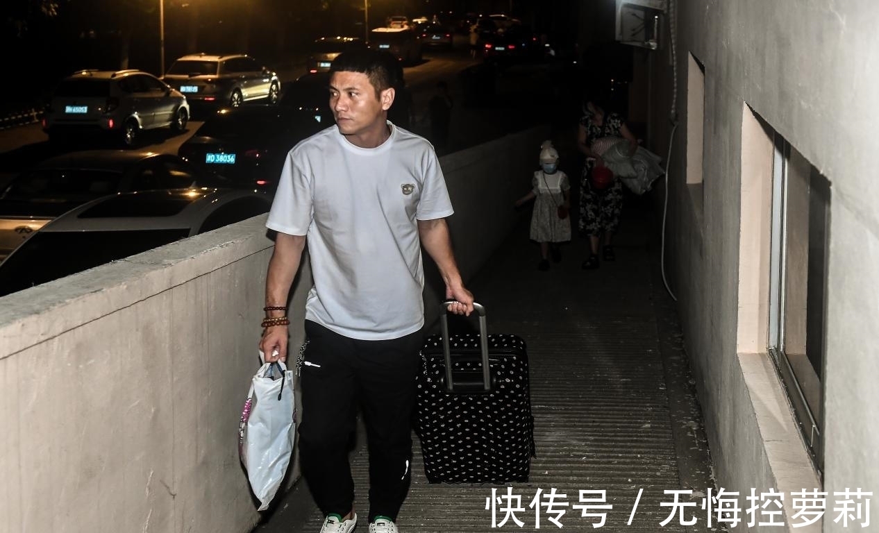 男子|35岁男子直呼悲哀:全家多年努力,却扛不住一场大病