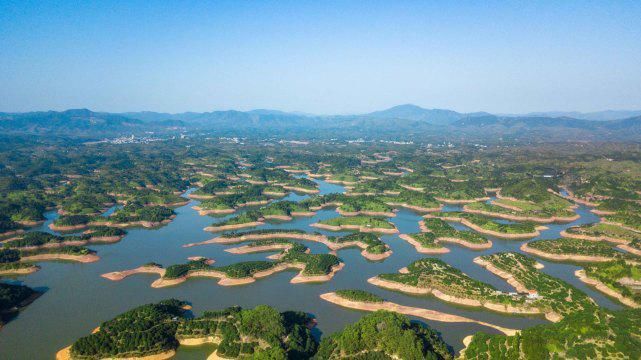 广东也藏了个“千岛湖”，还是动植物的天堂，航拍的风景美爆了！