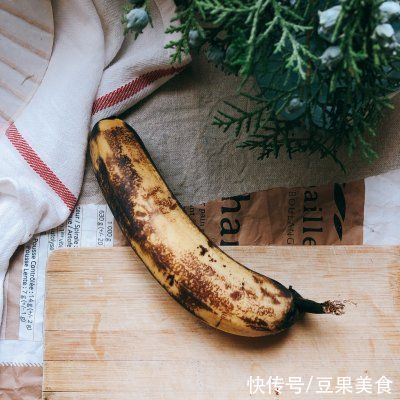 「非主流甜品」冷冻香蕉拌奶粉