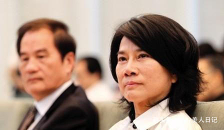 睿智型|为什么睿智的女人更厉害深度解析“大女人风”造型,权威有气场