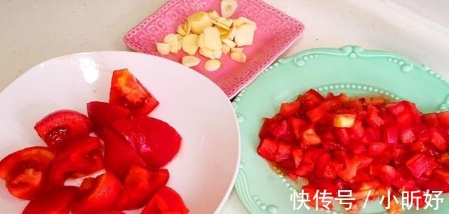 番茄|土豆新吃法，加西红柿一起炒，色泽红润，入口绵软吃不厌