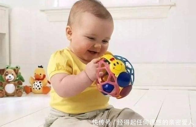 10月龄|一岁内宝宝智力发育表有以下表现,往往暗示你家娃多半是小学霸