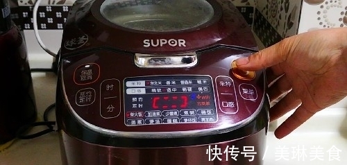 电饭锅|整只鸡往电饭锅里一丢,不加1滴水1滴油,出锅后老婆和儿子抢着吃