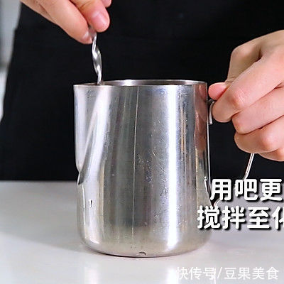 黑芝麻宝藏茶的做法，「暴小兔茶饮」免费热饮教程