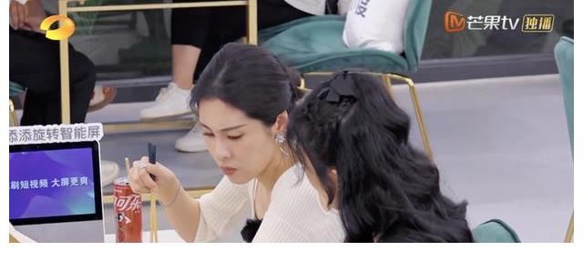 黄晓明|《中餐厅》明星做菜意外重重！厨房“鸡飞狗跳”，观众都捏一把汗