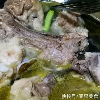 这道我最拿手的酱大骨，好吃到停不下筷子