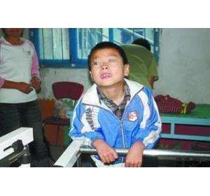 险成|9岁男童险成重度脑瘫医生这东西一口都别给孩子沾，危害太大