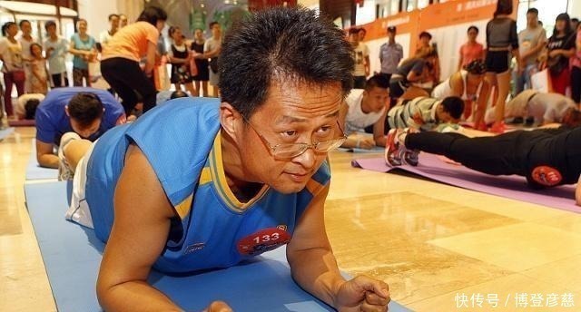 标准|男性能做到100个俯卧撑,真的是健身成功的黄金标准吗?