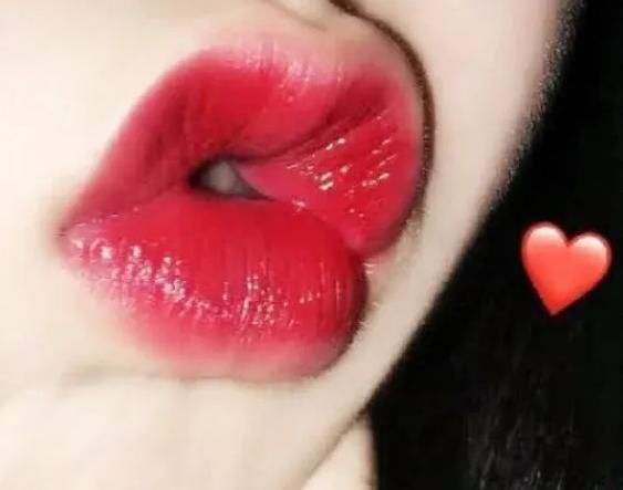 倾国倾城|女孩子“嘴唇”若有这3特征,笑起来会倾国倾城,中一个就是美人坯子